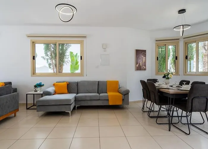 Stellar 3-Bedroom Villa And Pool In Protaras