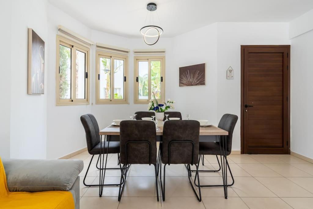 Stellar 3-bedroom And Pool In Βίλα