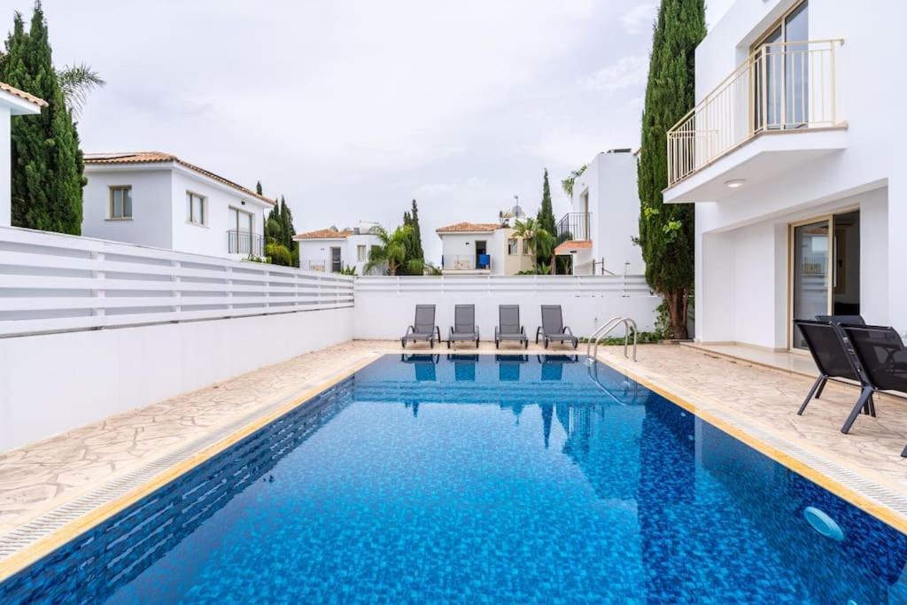 Stellar 3-bedroom And Pool In Βίλα Πρωταράς