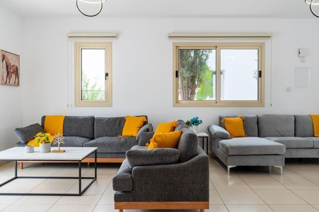 Stellar 3-bedroom And Pool In Βίλα Πρωταράς